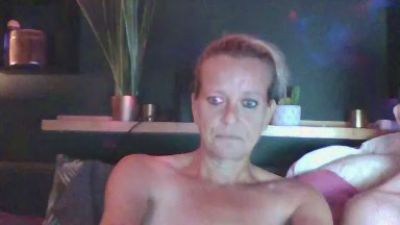 Leukstel1977 live from Netherlands