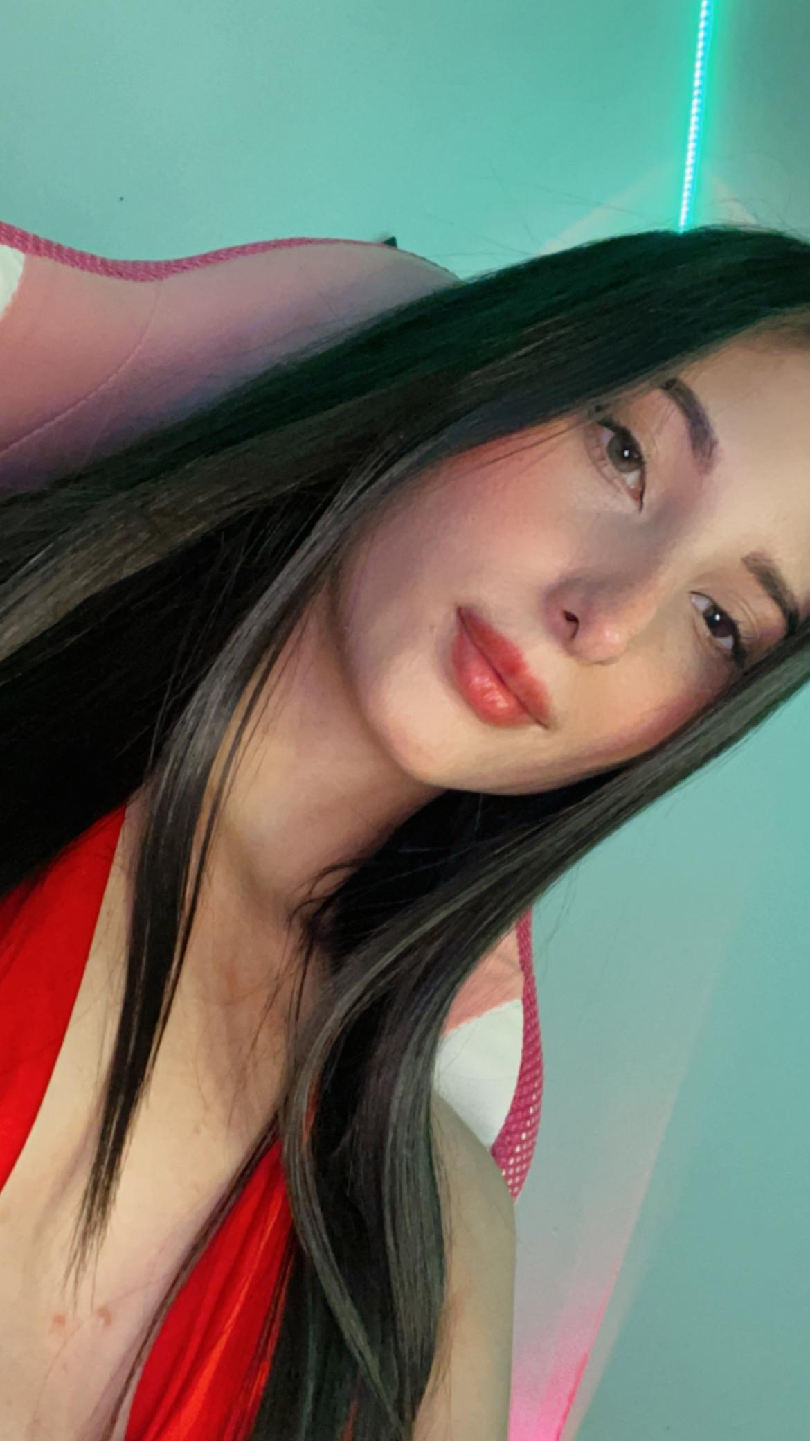 Little_milu live from Colombia