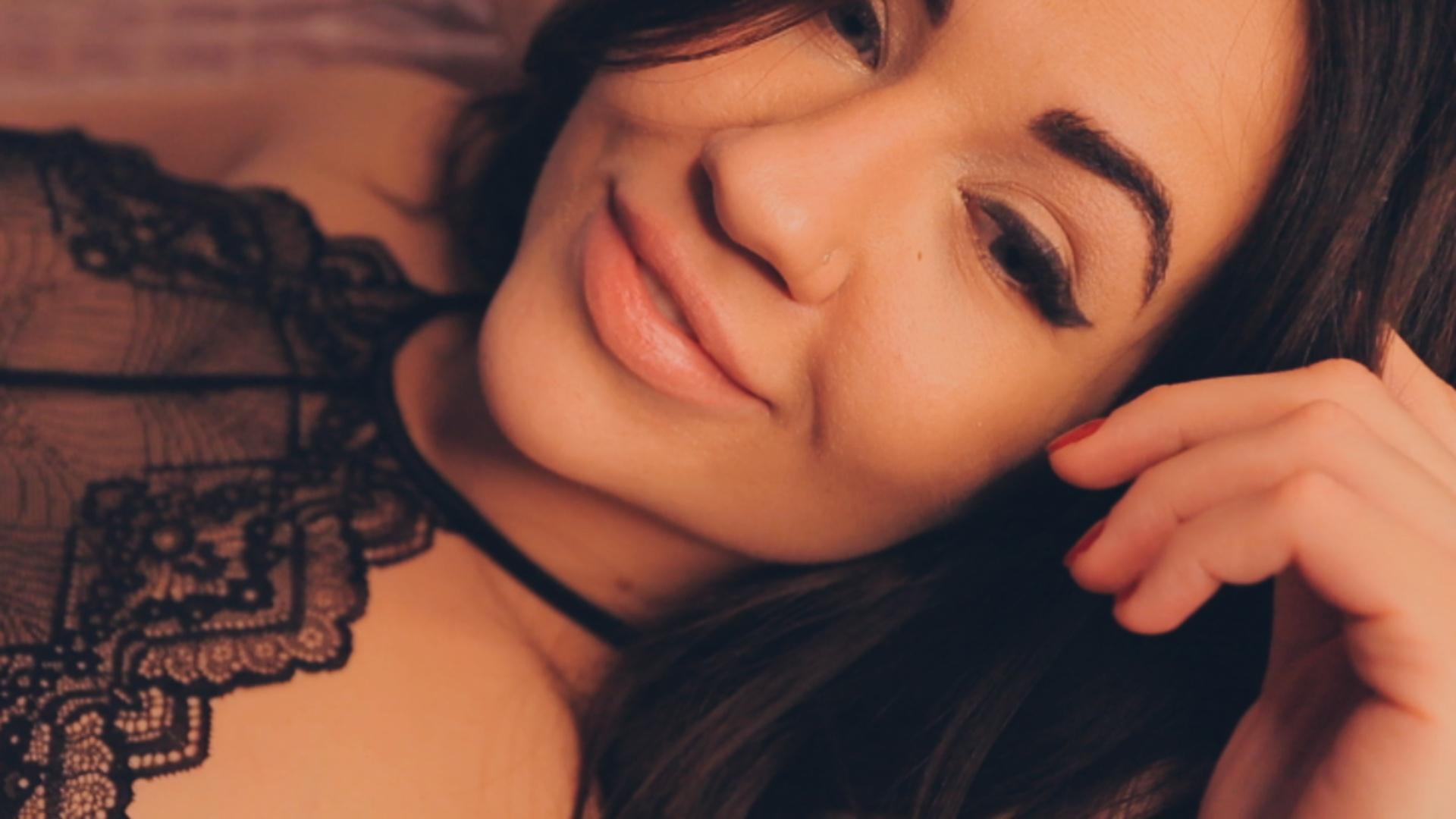 Lola_Paradis live from United States