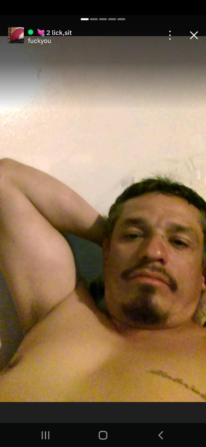 Lonlyboyy1 live from United States