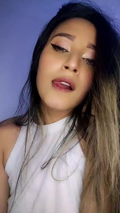 Louisa_suzett2 live from France