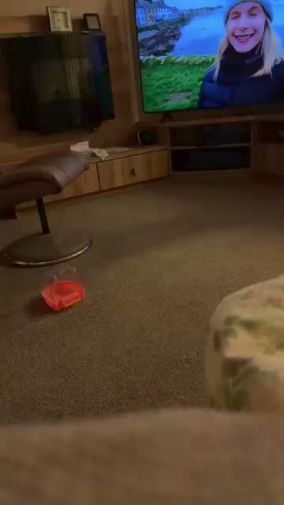 Lovetopee43 live from United Kingdom