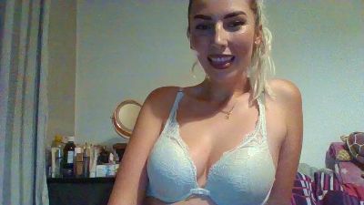 LuckyAlice live from United Kingdom