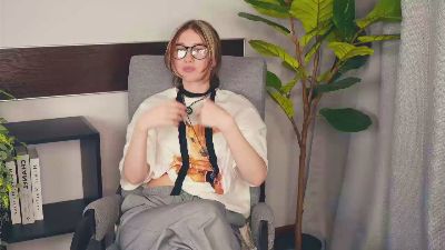 LucyMenasco live from France