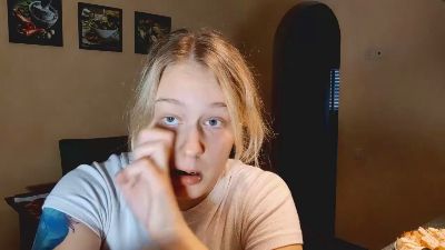 LynnReisig live from United States