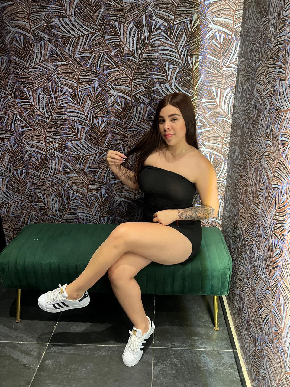 Madeleine_Belle live from United States