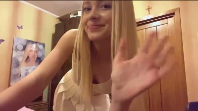 MadlynMuthana live from Poland