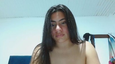 Maiira_hdz live from Colombia