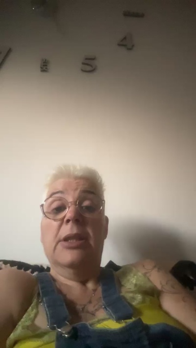 Maudixx live from France