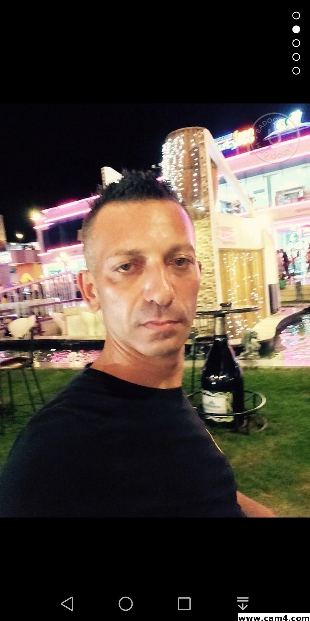 Maxxxleg live from Italy