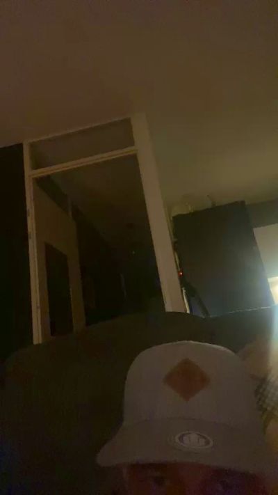 Meesenpapa1 live from Netherlands