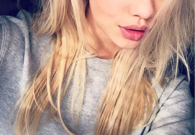 Melanie_kissxxx live from United Kingdom