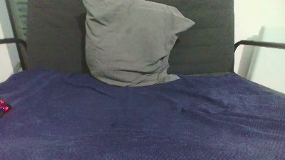 MiaM831 live from France