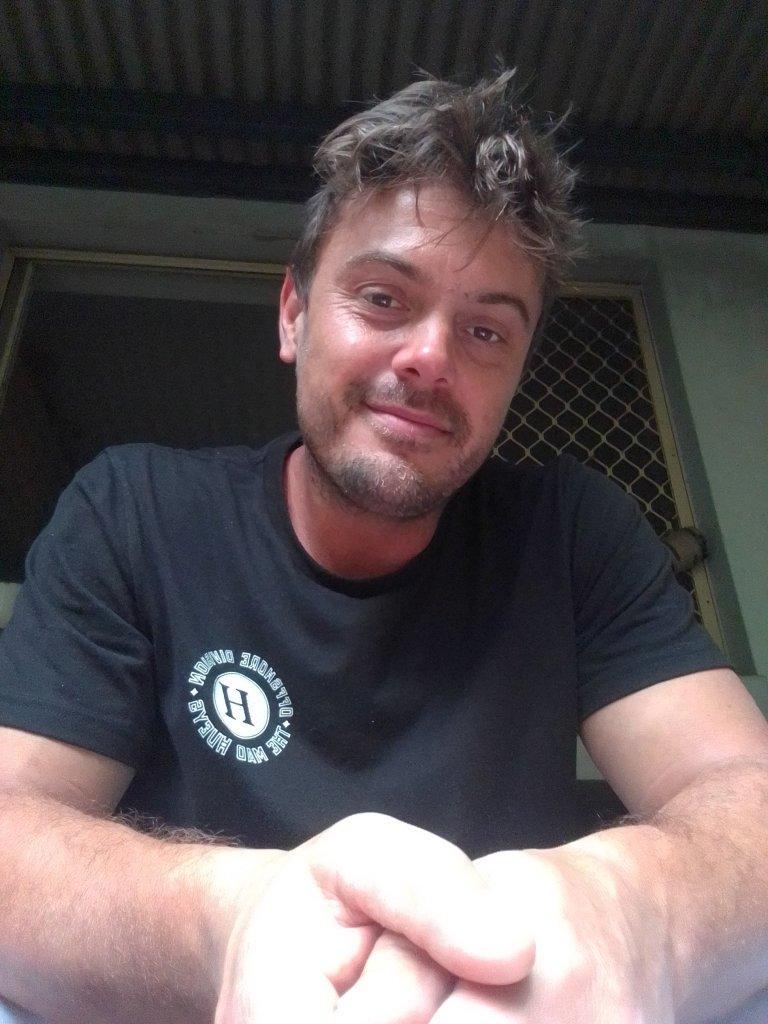 Mikeyneedsck live from Australia