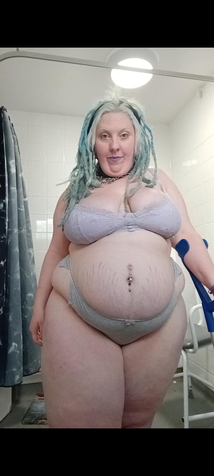 MissFoxieFairy live from United Kingdom