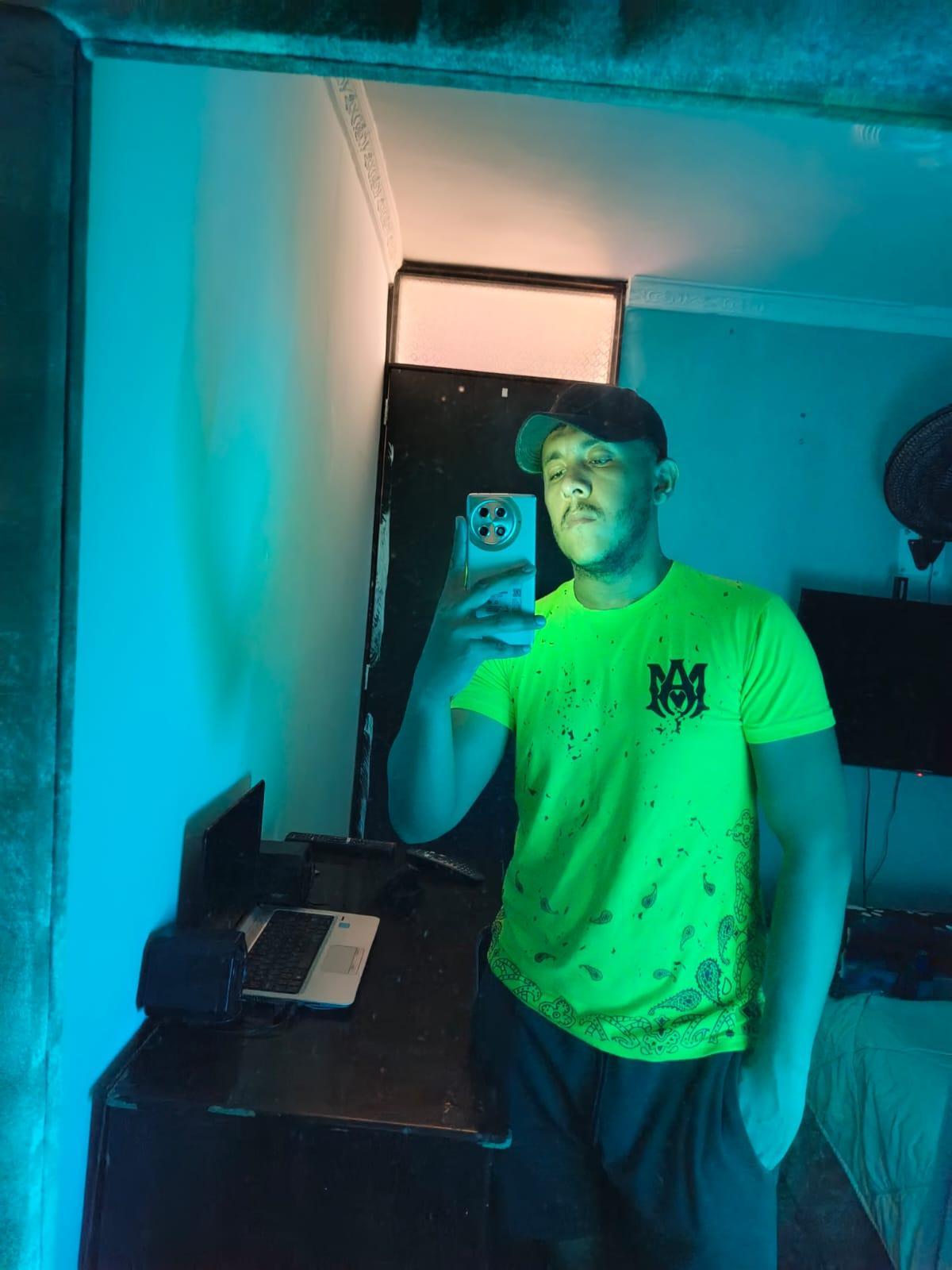 Misterjhons2 live from United States