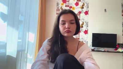 MonaDelacuesta live from United States