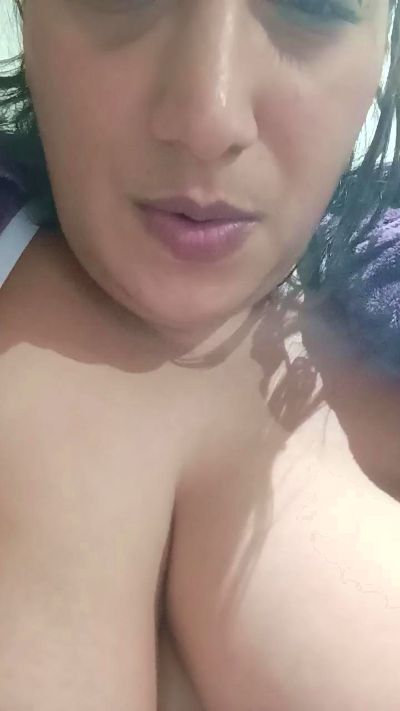 Morenacurvi28 live from Spain