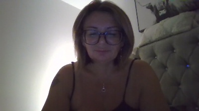 Naughty_Nicx live from United Kingdom