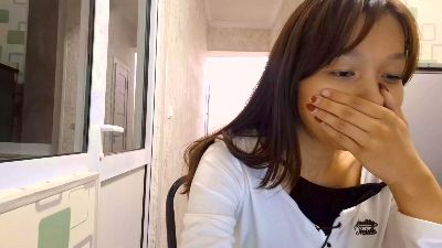 NiaSalameh live from United States