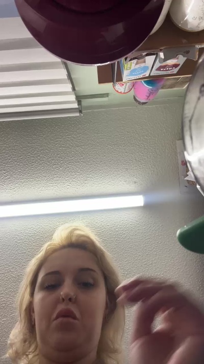 NiccyCherry live from United Kingdom