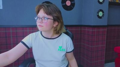 Nina_Lunaa live from Germany