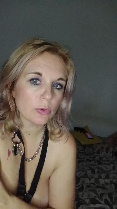 NoaLune live from Italy