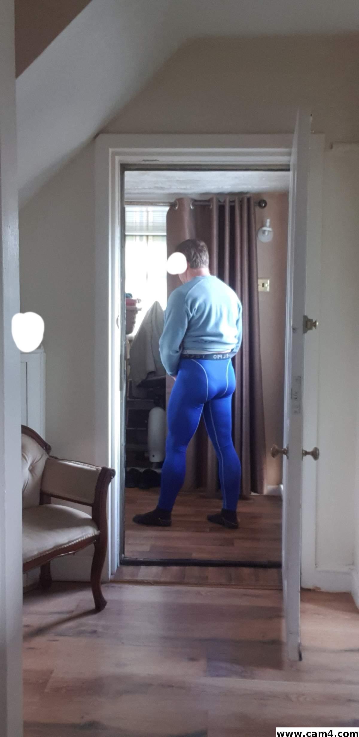 Nudistmalemo live from United Kingdom