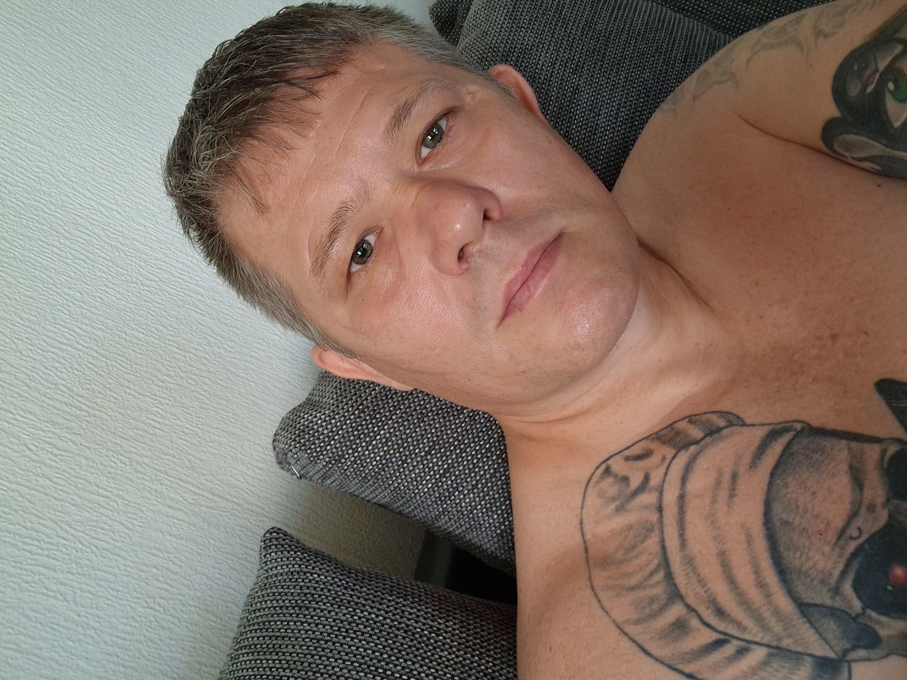 Pawelinio69 live from Sweden