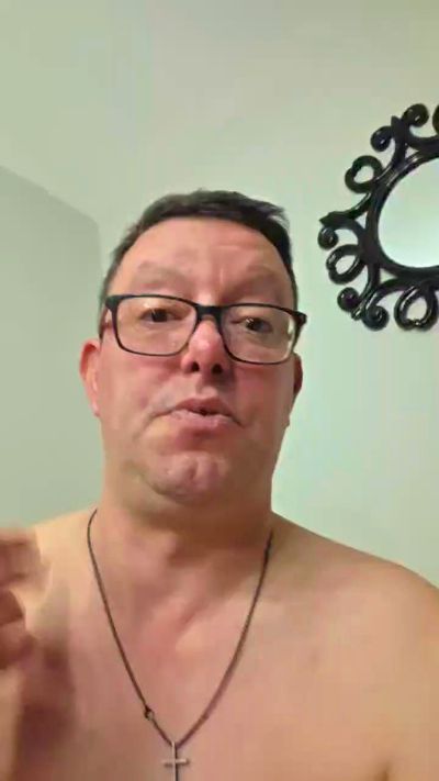 Pierrepjp live from United Kingdom