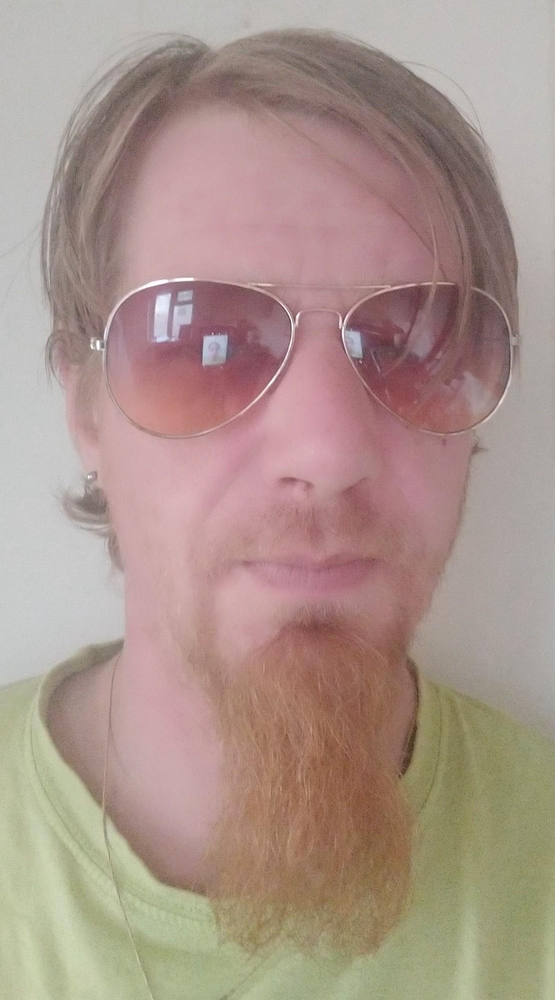 Redhotstacks85 live from United Kingdom