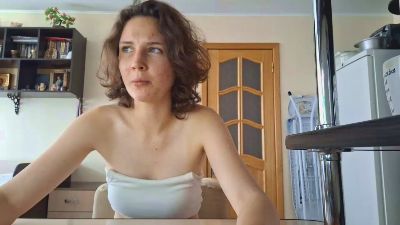 RoslynAngviano live from Poland