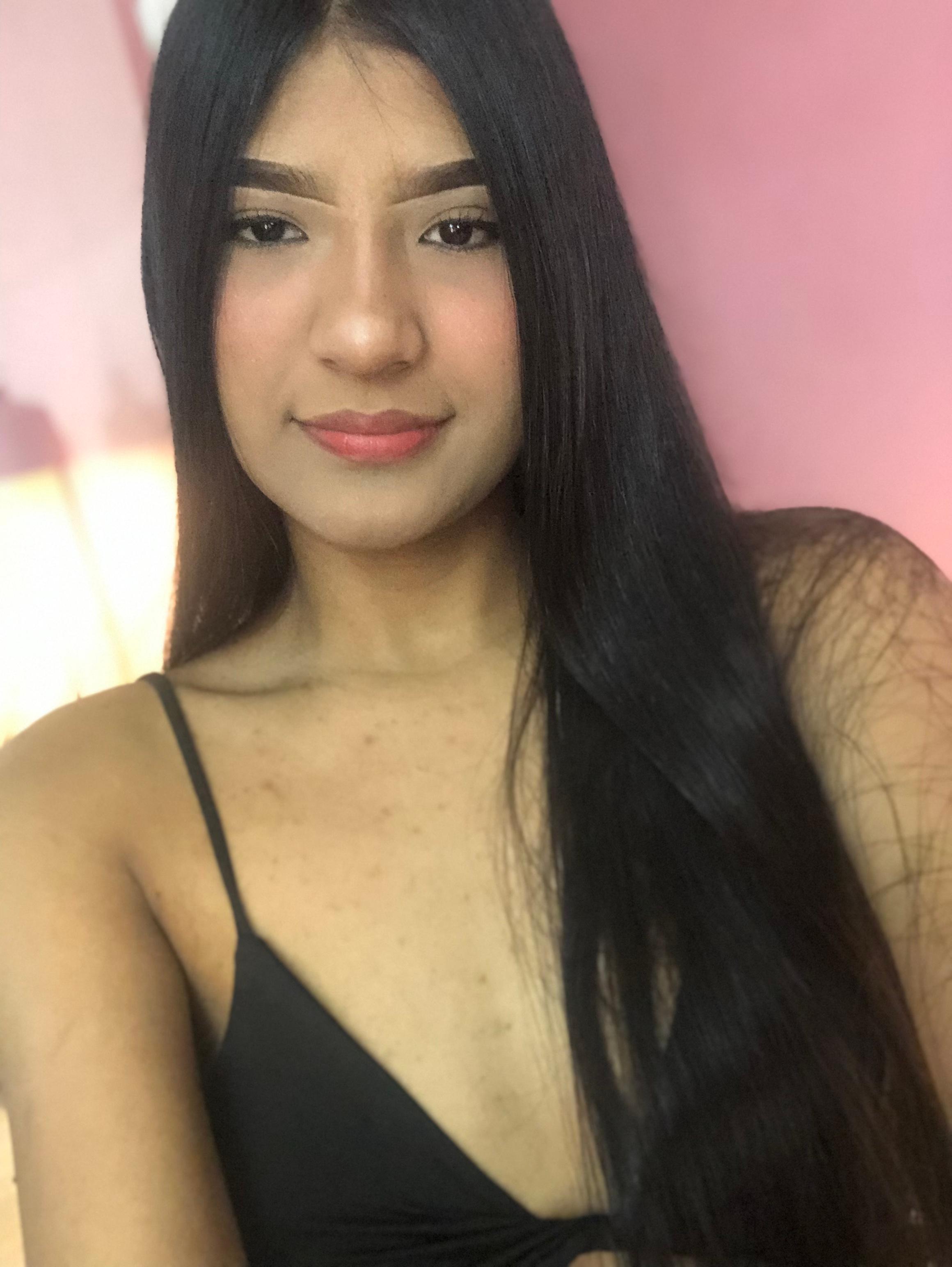 RossieVelez live from Colombia