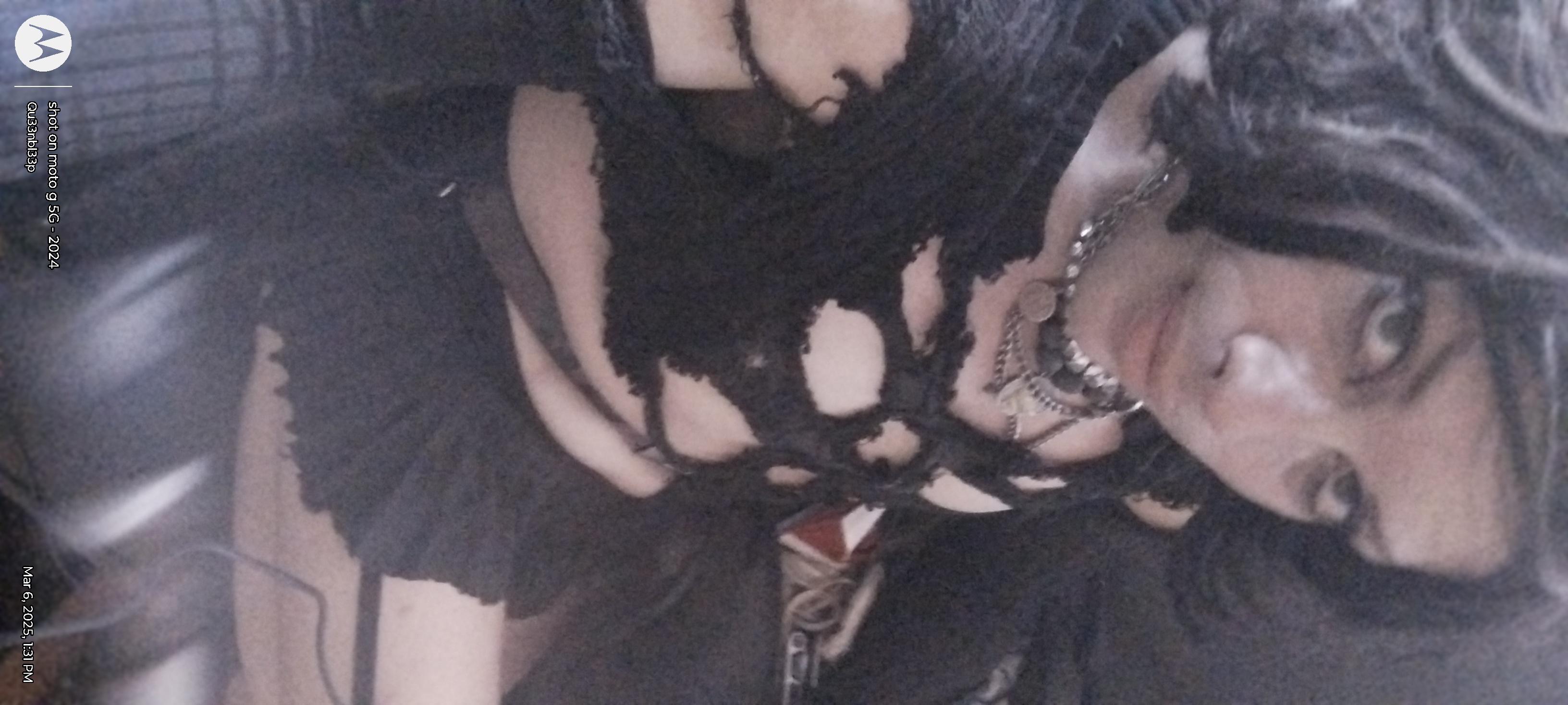 Rubyredd777 live from United States