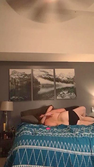 Sarahtonin91 live from United States