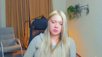 ShakiaBurkes live from United States