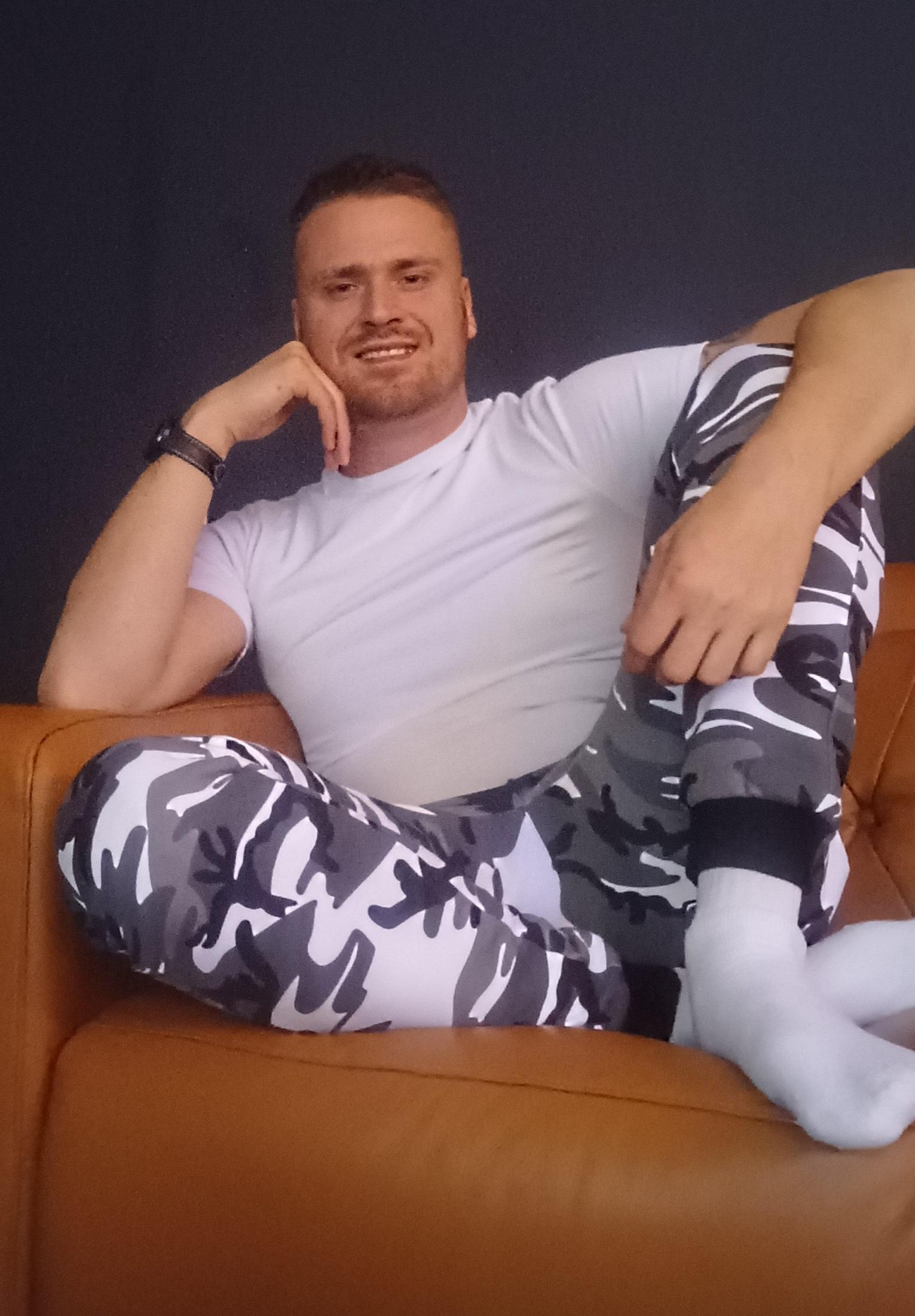 Spandexboydutch live from Netherlands