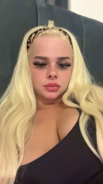 Squirtergirlxo live from United Kingdom