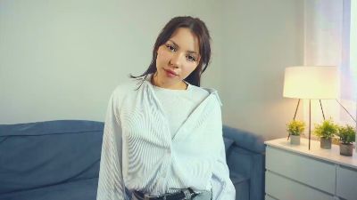 SuziDeleonardo live from France