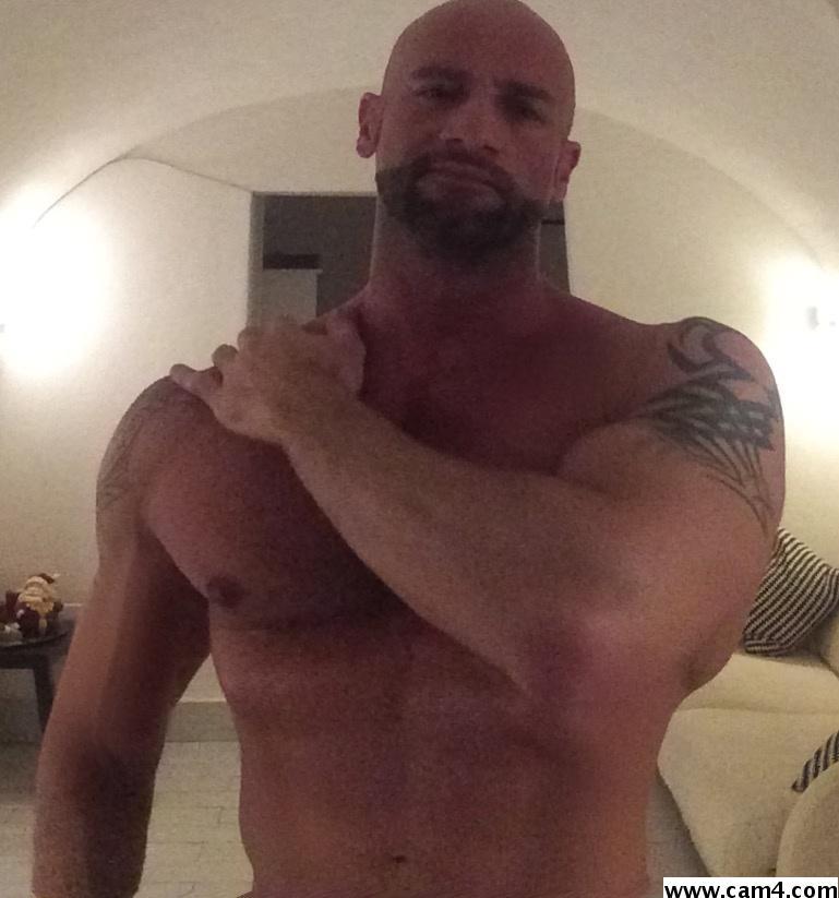 TOMMY1512 live from Italy