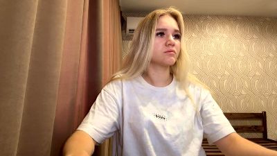 TasiaVitatoe live from United States