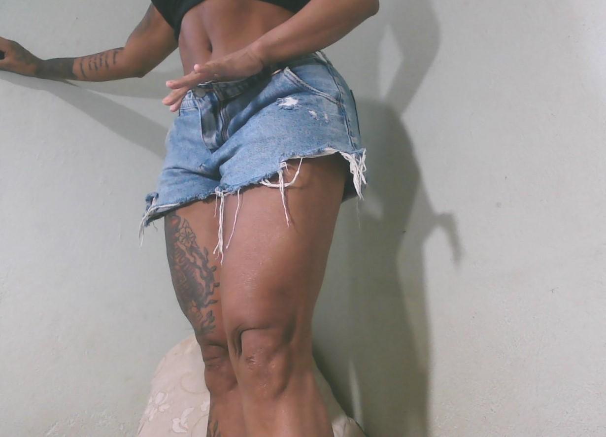 Tatoogirl06 live from United States