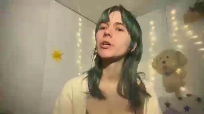 TheolaAuyeung live from France