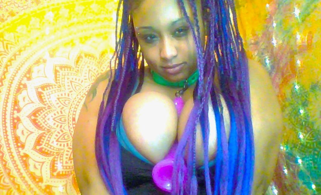 TiffanyTittress live from United States