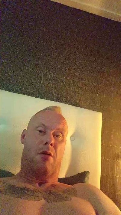 Tijnguy81 live from Netherlands
