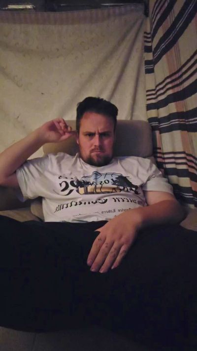 TinderSwindler live from United Kingdom