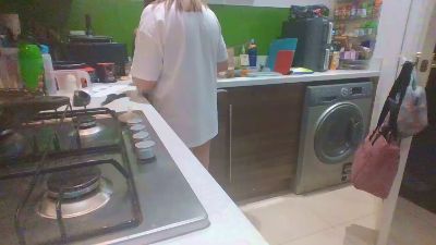 Tiny_T_XOX live from United Kingdom