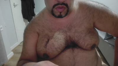 Tonsofchub live from United Kingdom