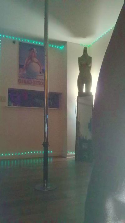 Tonypole83 live from United States