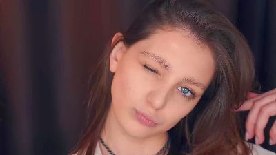 VanessaKnittel live from France